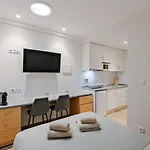 아파트 Lovely Fully Equipped Near Subway N9