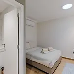 Lovely Fully Equipped Near Subway N9 شقة *