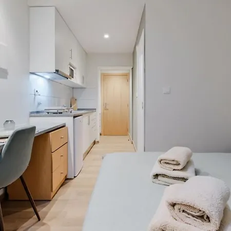 Lovely Fully Equipped Near Subway N9 Apartment *
