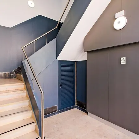 Lovely Fully Equipped Near Subway N9 アパート