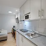 דירה Lovely Fully Equipped Near Subway N9 *