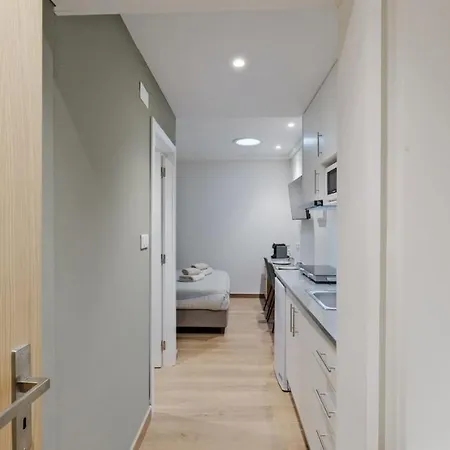 Lovely Fully Equipped Near Subway N9 *